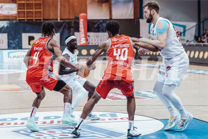 Basketball, Basketball Superliga 2023/24 , SF 4, Oberwart Gunners, Traiskirchen Lions, Demarcus Demonia (4), Munis Tutu (10), Jaquan Lawrence (40), Daniel Koeppel (14)