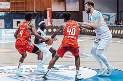 Basketball, Basketball Superliga 2023/24 , SF 4, Oberwart Gunners, Traiskirchen Lions, Demarcus Demonia (4), Munis Tutu (10), Jaquan Lawrence (40), Daniel Koeppel (14)