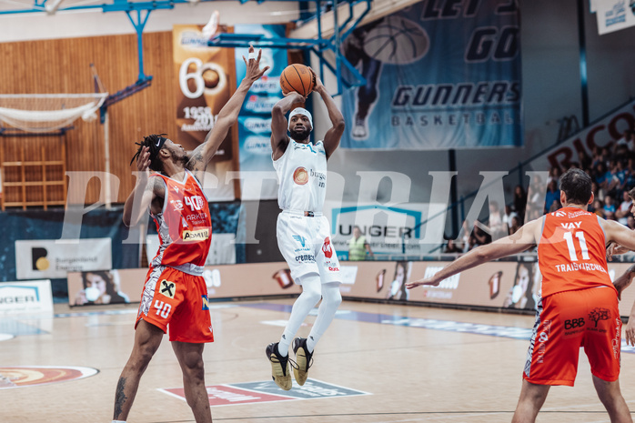 Basketball, Basketball Superliga 2023/24 , SF 4, Oberwart Gunners, Traiskirchen Lions, Jaquan Lawrence (40), Derrek Brooks (11)