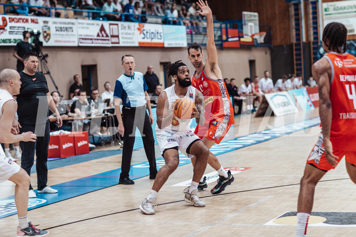 Basketball, Basketball Superliga 2023/24 , SF 4, Oberwart Gunners, Traiskirchen Lions, Kris Monroe (13), Fabricio Vay (11)