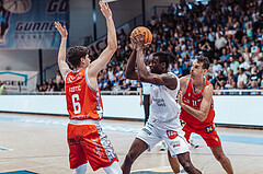Basketball, Basketball Superliga 2023/24 , SF 4, Oberwart Gunners, Traiskirchen Lions, Aleksej Kostic (6), Shaquille Rombley (5), Fabricio Vay (11)
