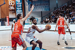 Basketball, Basketball Superliga 2023/24 , SF 4, Oberwart Gunners, Traiskirchen Lions, Fabricio Vay (11), Kris Monroe (13)