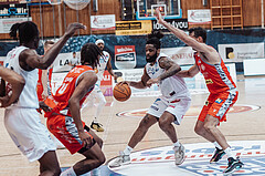 Basketball, Basketball Superliga 2023/24 , SF 4, Oberwart Gunners, Traiskirchen Lions, Kris Monroe (13), Fabricio Vay (11)
