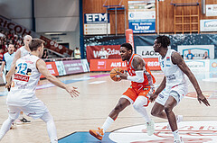 Basketball, Basketball Superliga 2023/24 , SF 4, Oberwart Gunners, Traiskirchen Lions, Jonathan Knessl (12), Davon Clare (5), Shaquille Rombley (5)