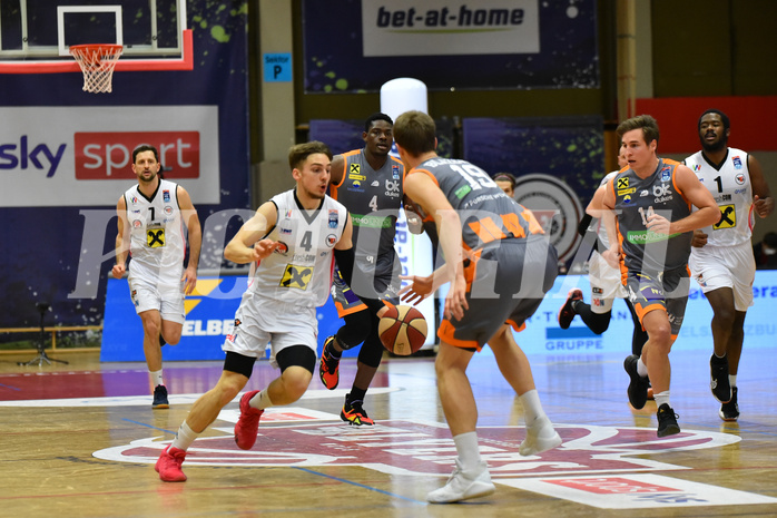 Basketball Superliga 2020/21, Grunddurchgang 18. Runde Flyers Wels vs. Klosterneuburg Dukes, Jan Raszdevsek (4), Jurica Blazevic (19), Valentin Bauer (14), Austen Awosika (1)