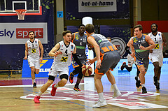 Basketball Superliga 2020/21, Grunddurchgang 18. Runde Flyers Wels vs. Klosterneuburg Dukes, Jan Raszdevsek (4), Jurica Blazevic (19), Valentin Bauer (14), Austen Awosika (1)