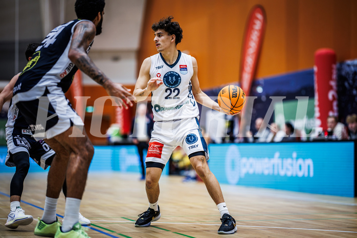 Basketball, Win2Day Superliga 2023/24, Grunddurchgang 9.Runde, Vienna Timberwolves, Gmunden Swans, Daniele Kuchar (22)