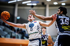 Basketball, Win2Day Superliga 2023/24, Grunddurchgang 9.Runde, Vienna Timberwolves, Gmunden Swans, Elias Wlasak (8), Patrick Emilien (15)