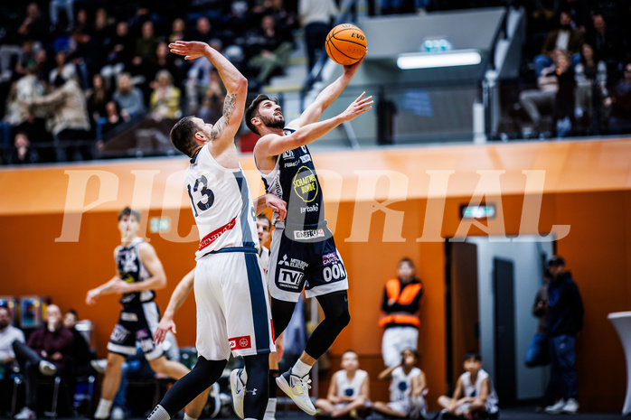 Basketball, Win2Day Superliga 2023/24, Grunddurchgang 9.Runde, Vienna Timberwolves, Gmunden Swans, Ziga Fifolt (13), Daniel Friedrich (6)