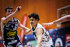 Basketball, Win2Day Superliga 2023/24, Grunddurchgang 9.Runde, Vienna Timberwolves, Gmunden Swans, Orri Gunnarsson (29), Daniele Kuchar (22)