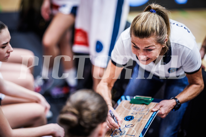 Basketball, Win2Day Basketball Damen Superliga 2023/24, Grunddurchgang 5.Runde, Vienna Timberwolves, Basket Flames, Beata Renertova (Head Coach)
