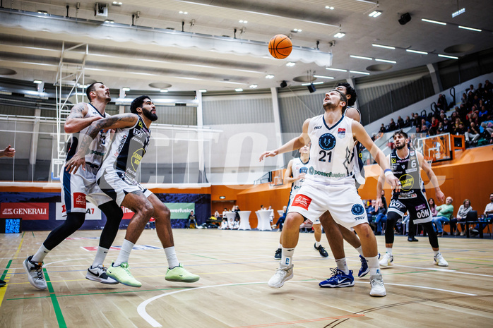 Basketball, Win2Day Superliga 2023/24, Grunddurchgang 9.Runde, Vienna Timberwolves, Gmunden Swans, Ziga Fifolt (13), Trey Alex Moses (24), Moritz Lanegger (21)