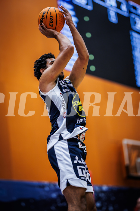 Basketball, Win2Day Superliga 2023/24, Grunddurchgang 9.Runde, Vienna Timberwolves, Gmunden Swans, Patrick Emilien (15)