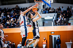 Basketball, Win2Day Superliga 2023/24, Grunddurchgang 9.Runde, Vienna Timberwolves, Gmunden Swans, Ziga Fifolt (13), Jakob Lohr (12)