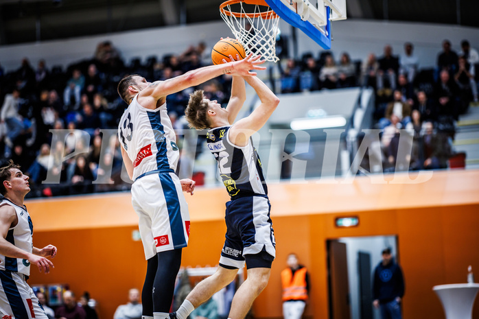 Basketball, Win2Day Superliga 2023/24, Grunddurchgang 9.Runde, Vienna Timberwolves, Gmunden Swans, Ziga Fifolt (13), Jakob Lohr (12)