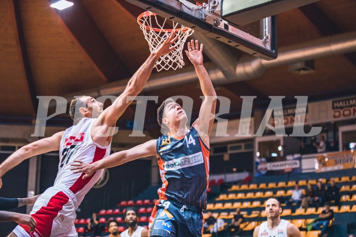 Basketball, Win2Day Superliga 2022/23, 2. Platzierungsrunde, BC Vienna, Klosterneuburg Dukes, Vladimir Golubovic (27), Valentin Bauer (14)