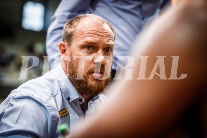 Basketball, ABL 2018/19, Playoff HF Spiel 1, Oberwart Gunners, Gmunden Swans, Bernd Wimmer (Head Coach)