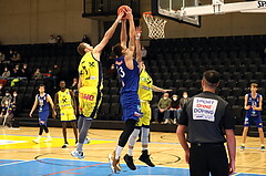 Basketball Superliga 2021/22, Grunddurchgang 9.Runde UBSC Graz vs. Vienna D.C. Timberwolves, Tanner Giddings (5),Ziga Fifolt (13)