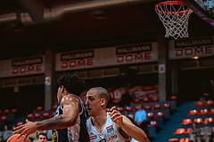 Basketball, Win2Day Superliga 2022/23, 4. Platzierungsrunde, BC Vienna, Gmunden Swans, Dwayne Lautier-Ogunleye (23), Stefan Savic (13)