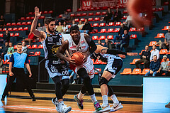 Basketball, Win2Day Superliga 2022/23, 4. Platzierungsrunde, BC Vienna, Gmunden Swans, Daniel Friedrich (6), Jahenns Manigat (21)
