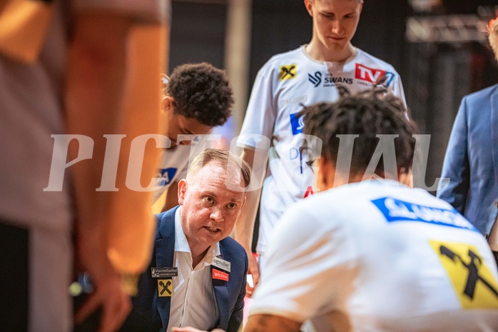 Basketball, Win2Day Superliga 2022/23, 4. Platzierungsrunde, BC Vienna, Gmunden Swans, Anton Mirolybov (Head Coach)