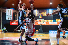 Basketball, Win2Day Superliga 2022/23, 4. Platzierungsrunde, BC Vienna, Gmunden Swans, Benedikt Güttl (7), Jahenns Manigat (21)