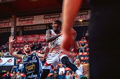 Basketball, Win2Day Superliga 2022/23, 4. Platzierungsrunde, BC Vienna, Gmunden Swans, Daniel Friedrich (6), Jahenns Manigat (21)