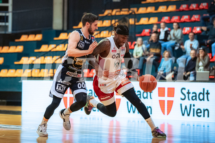Basketball, Win2Day Superliga 2022/23, 4. Platzierungsrunde, BC Vienna, Gmunden Swans, Daniel Friedrich (6), Jahenns Manigat (21)