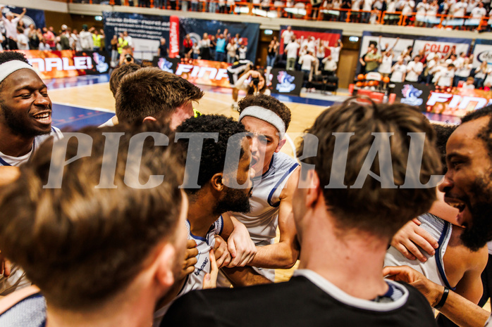 Basketball, win2day Basketball Superliga 2024/25, Playoffs Halbfinale 4. Spiel
, BBC Nord Dragonz, Gmunden Swans, Jubel Finaleinzug