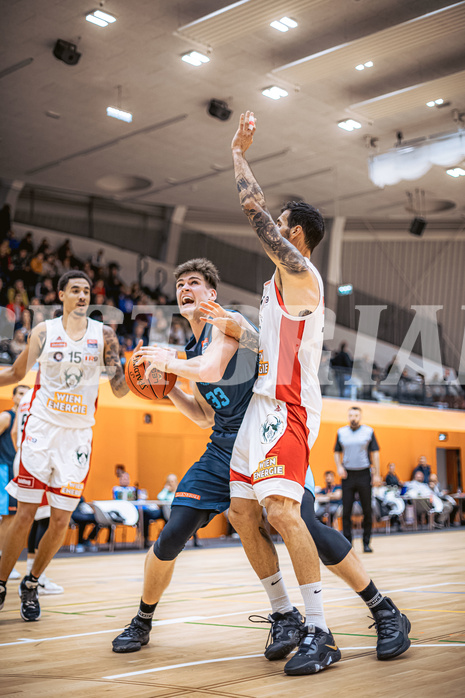 Basketball, Win2Day Superliga 2022/23, Grunddurchgang 6.Runde, Vienna D.C. Timberwolves, BC GGMT Vienna, Chris Vogt (33), Ivan Siriscevic (17)
