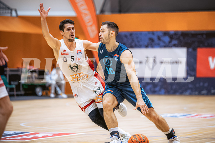 Basketball, Win2Day Superliga 2022/23, Grunddurchgang 6.Runde, Vienna D.C. Timberwolves, BC GGMT Vienna, Bogic Vujosevic (5), Jakob Szkutta (10)