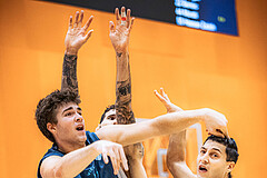 Basketball, Win2Day Superliga 2022/23, Grunddurchgang 6.Runde, Vienna D.C. Timberwolves, BC GGMT Vienna, Luka Damjanac (13), Mustafa Hassan Zadeh (55)