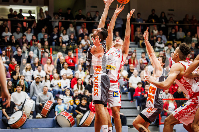 Basketball, win2day Basketball Superliga 2024/25, Grunddurchgang 12.Runde, Traiskirchen Lions, Klosterneuburg Dukes, Ryan Moffat (4)