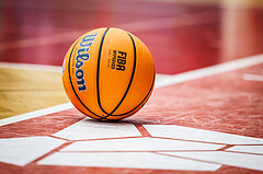 Basketball, win2day Basketball Superliga 2024/25, Grunddurchgang 12.Runde, Traiskirchen Lions, Klosterneuburg Dukes, #featured Spielball
