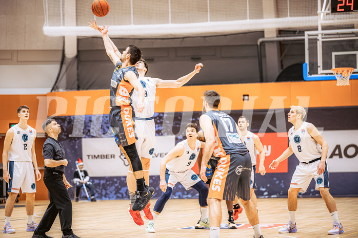 Basketball, Win2Day Superliga 2022/23, Grunddurchgang 13.Runde, Vienna Timberwolves, BK IMMOunited Dukes, Benjamin Blazevic (11), Chris Vogt (33)