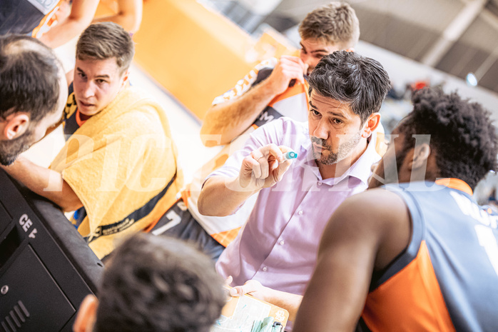 Basketball, Win2Day Superliga 2022/23, Grunddurchgang 13.Runde, Vienna Timberwolves, BK IMMOunited Dukes, Damir Zeleznik (Head Coach)