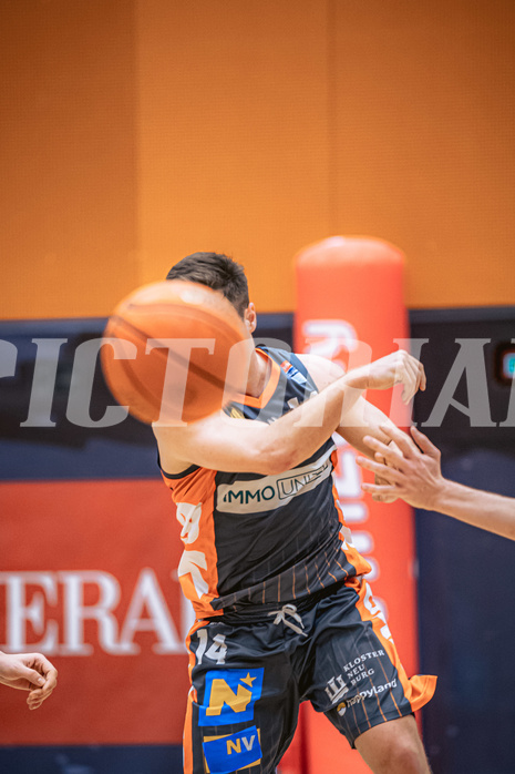 Basketball, Win2Day Superliga 2022/23, Grunddurchgang 13.Runde, Vienna Timberwolves, BK IMMOunited Dukes, Valentin Bauer (14)