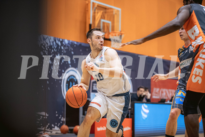 Basketball, Win2Day Superliga 2022/23, Grunddurchgang 13.Runde, Vienna Timberwolves, BK IMMOunited Dukes, Jakob Szkutta (10)