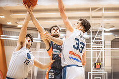 Basketball, Win2Day Superliga 2022/23, Grunddurchgang 13.Runde, Vienna Timberwolves, BK IMMOunited Dukes, Luka Damjanac (13), Noam Weinberg (25), Chris Vogt (33)