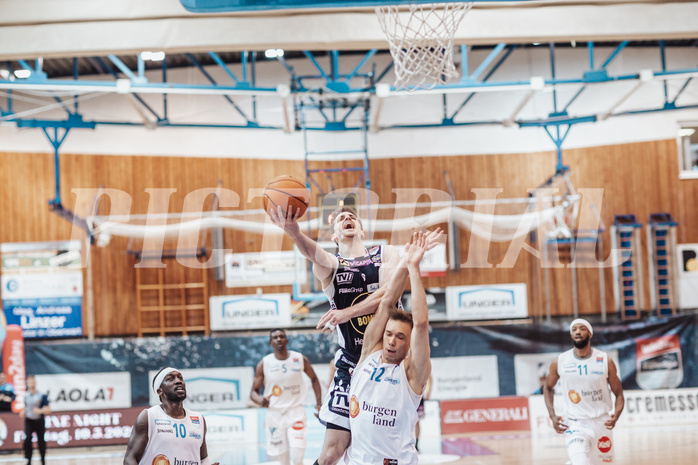 Basketball, Basketball Superliga 2023/24 , VF 2, Oberwart Gunners, Gmunden Swans, Munis Tutu (10), Benedikt Guettl (7), Jonathan Knessl (12)