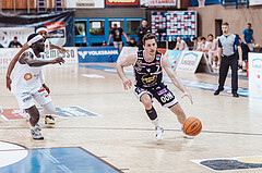 Basketball, Basketball Superliga 2023/24 , VF 2, Oberwart Gunners, Gmunden Swans, Munis Tutu (10), Benedikt Guettl (7)