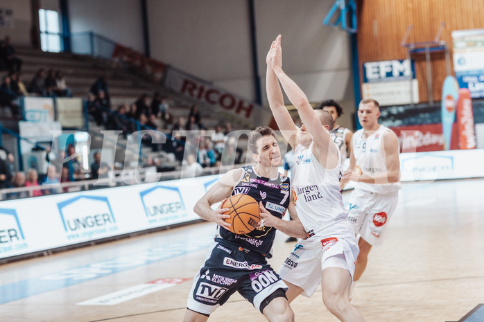 Basketball, Basketball Superliga 2023/24 , VF 2, Oberwart Gunners, Gmunden Swans, Benedikt Guettl (7), Sebastian Kaeferle (7)