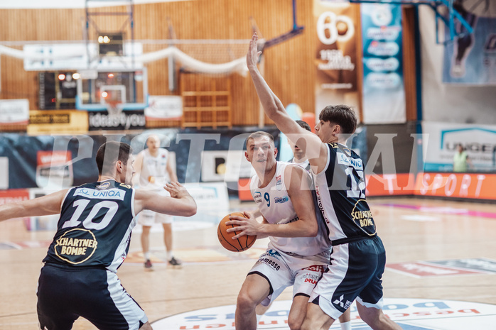 Basketball, Basketball Superliga 2023/24 , VF 2, Oberwart Gunners, Gmunden Swans, Toni Blazan (10), Edi Patekar (9), Jakob Lohr (12)