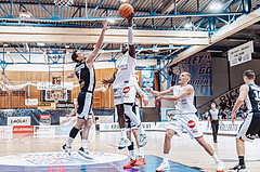 Basketball, Basketball Superliga 2023/24 , VF 2, Oberwart Gunners, Gmunden Swans, Benedikt Guettl (7), Munis Tutu (10), Edi Patekar (9)