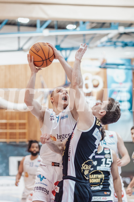 Basketball, Basketball Superliga 2023/24 , VF 2, Oberwart Gunners, Gmunden Swans, Sebastian Kaeferle (7), Benedikt Guettl (7)
