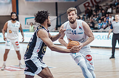 Basketball, Basketball Superliga 2023/24 , VF 2, Oberwart Gunners, Gmunden Swans, Patrick Emilien (15), Daniel Koeppel (14)