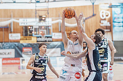 Basketball, Basketball Superliga 2023/24 , VF 2, Oberwart Gunners, Gmunden Swans, Vuk Zivanovic (4), Sebastian Kaeferle (7), Benedikt Guettl (7)