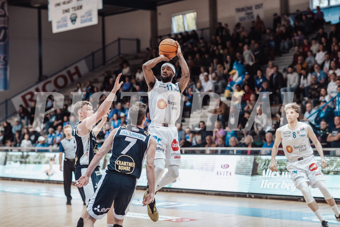 Basketball, Basketball Superliga 2023/24 , VF 2, Oberwart Gunners, Gmunden Swans, Orri Gunnarsson (29), Benedikt Guettl (7), Kris Monroe (13), Florian Koeppel (8)