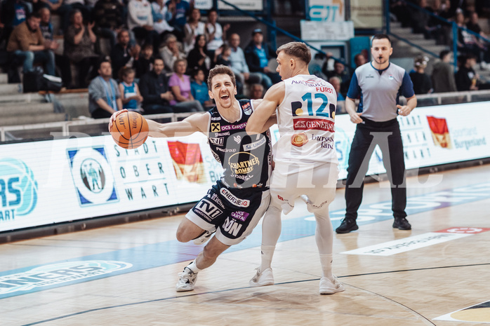 Basketball, Basketball Superliga 2023/24 , VF 2, Oberwart Gunners, Gmunden Swans, Benedikt Guettl (7), Edi Patekar (9)