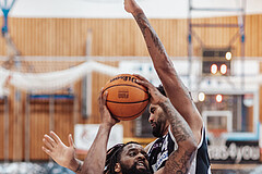 Basketball, Basketball Superliga 2023/24 , VF 2, Oberwart Gunners, Gmunden Swans, Kris Monroe (13), Trey Moses (24)